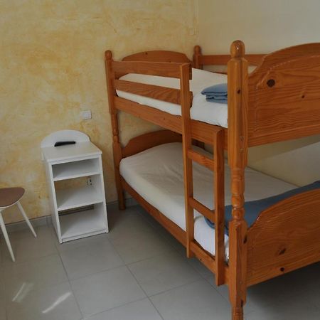 Les Mimosas Hotel Lunel  Cameră foto